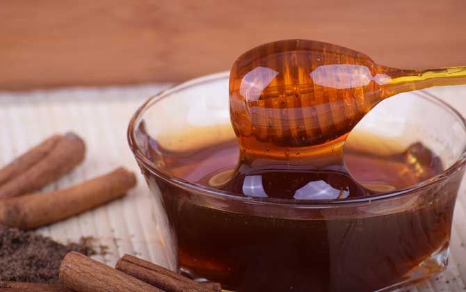 喝蜂蜜真的能減肥嗎?答案是蜂蜜能減肥,但吃法不正確反而增肥! 蜂蜜