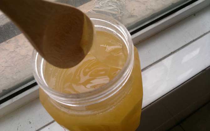 牛奶可以加蜂蜜嗎?完全沒有任何問題,二者搭配后營養更能互補! 蜂蜜