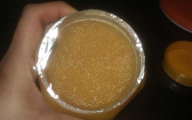 牛奶蜂蜜面膜怎么做?實際上非常簡單,但敷面頻次不宜過于頻繁! 蜂蜜