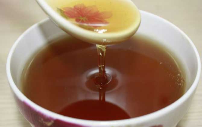 土蜂蜜和普通蜂蜜的區(qū)別,不但釀制蜂種不同,營(yíng)養(yǎng)價(jià)值也不同! 普通蜂蜜