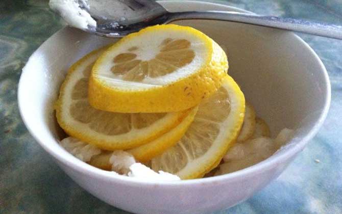 蜂蜜檸檬的腌制方法,像這樣做蜂蜜腌檸檬,既簡(jiǎn)單又好吃! 蜂蜜腌檸檬