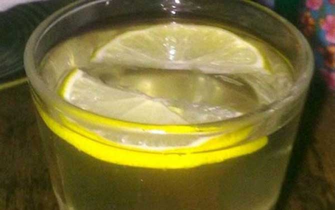 晚上睡前喝蜂蜜檸檬水好嗎? 蜂蜜檸檬水