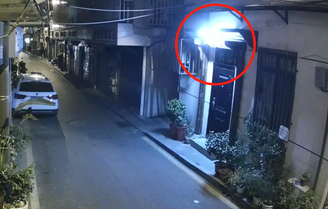 湖南一超市女老板為晚歸女孩留燈近10年！網(wǎng)友：是夜空中最亮的星