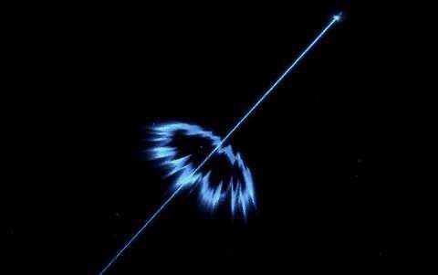 30萬公里每秒的光速，它的動力來源是什么？需要加速嗎？