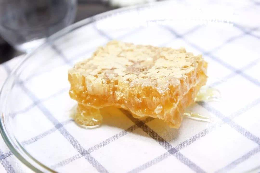 蜂蠟與蜂膠的區(qū)別 蜂蠟與蜂膠的區(qū)別