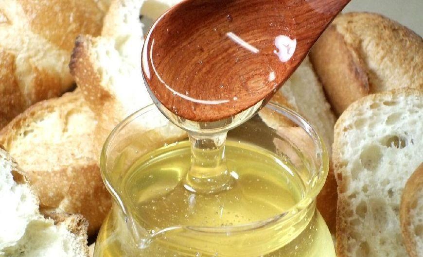 蜜蜂出現兩個蜂王臺是怎么回事(蜂群內同時出現2個王臺怎樣處理) 蜜蜂出現兩個蜂王臺是怎么回事(蜂群內同時出現2個王臺怎樣處理)