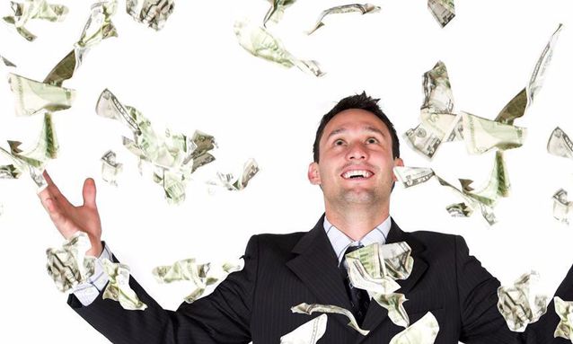 6成大學生認為畢業10年內會年入百萬 畢業10年內做什么年薪能到100萬?網友:除了教師和公務員