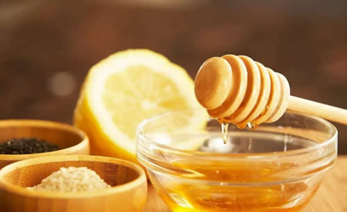 過期的蜂蜜還能不能吃？(過期蜂蜜有什么用途）