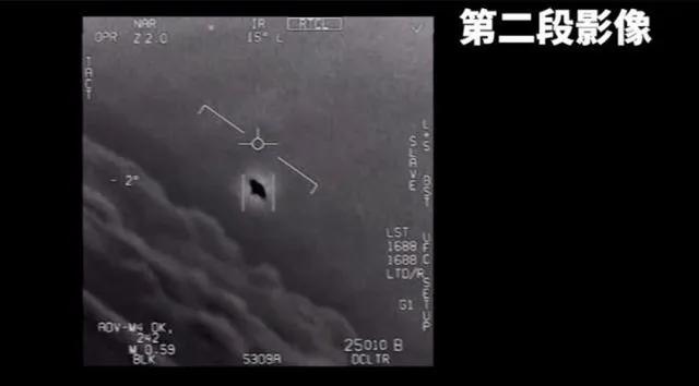 日本再現(xiàn)神秘白球：浮在空中不動(dòng)，墜著未知物體，它到底是什么？