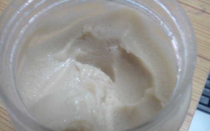 黑蜂雪蜜和普通蜂蜜的區(qū)別（黑蜂蜂蜜和普通蜂蜜的對(duì)比）