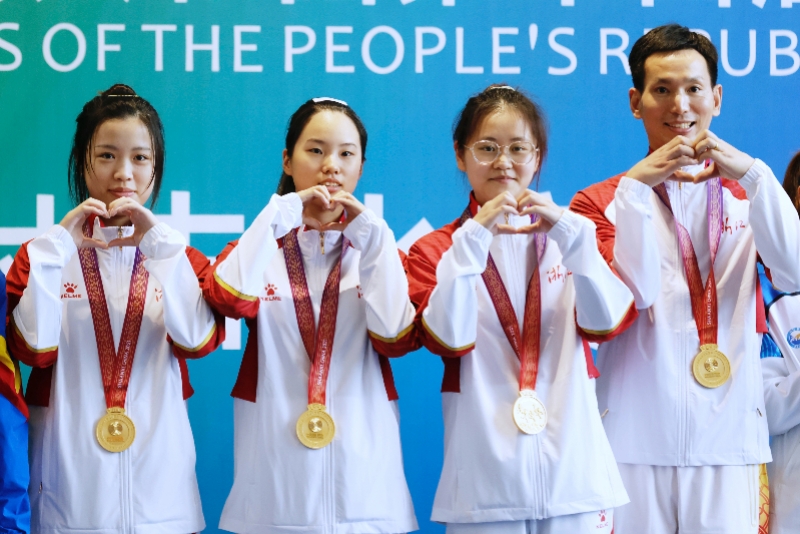 56天拿4金！楊倩助浙江奪全運團體金牌，賽后各種花式比心