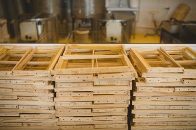 蜜蜂夏天可以加脾嗎(夏季解蜂群造脾的優點) 蜜蜂夏天可以加脾嗎(夏季解蜂群造脾的優點)