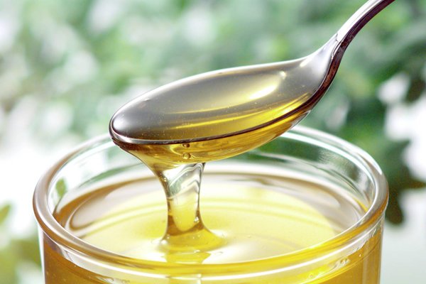 結(jié)晶蜂蜜怎么辨別真假（結(jié)晶蜂蜜和不結(jié)晶蜂蜜哪個(gè)好）