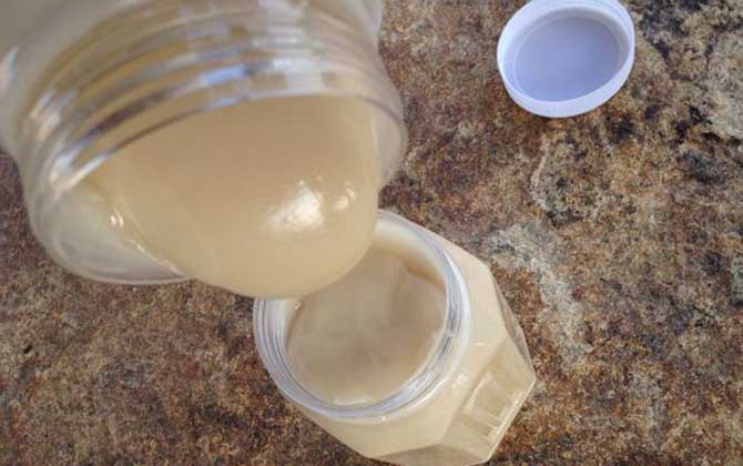 蜂蜜洗臉有什么好處？不但可以美白保濕，而且還能祛斑除皺！