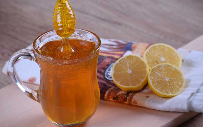 蜂蜜減肥法管用么？關鍵要看量，適量能減肥，過量則反而會增肥！