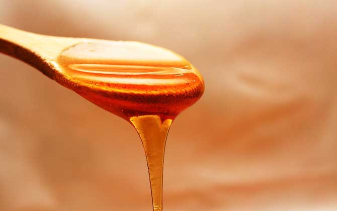 蜂蜜放了五年還能吃嗎？要看有沒有變質，若已變質不建議再食用！