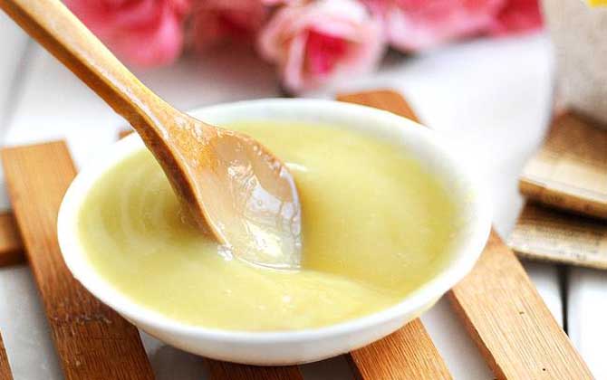 怎么挑選蜂王漿（買(mǎi)蜂王漿選哪個(gè)牌子最好)